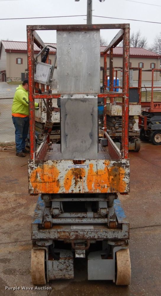 image for item GB9753 1992 Skyjack 3015 scissor lift