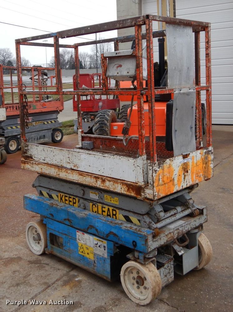 image for item GB9753 1992 Skyjack 3015 scissor lift