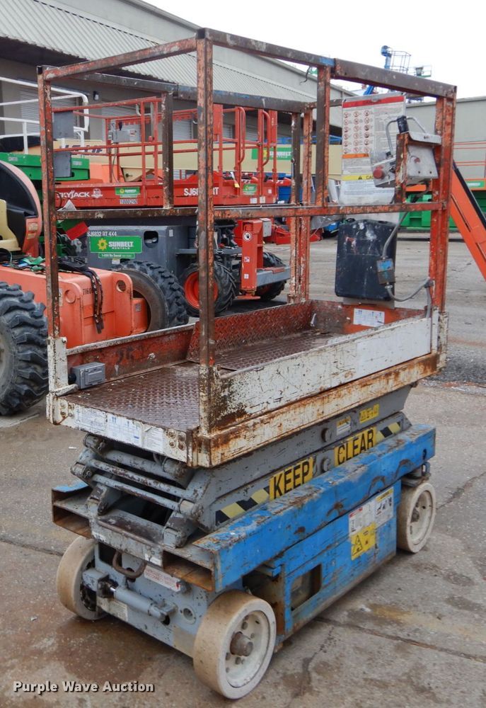 image for item GB9753 1992 Skyjack 3015 scissor lift