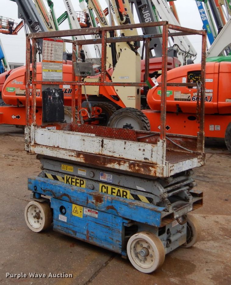 image for item GB9753 1992 Skyjack 3015 scissor lift