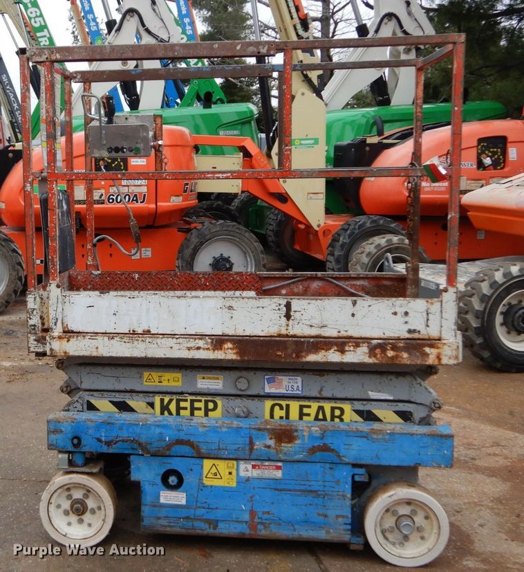 image for item GB9753 1992 Skyjack 3015 scissor lift