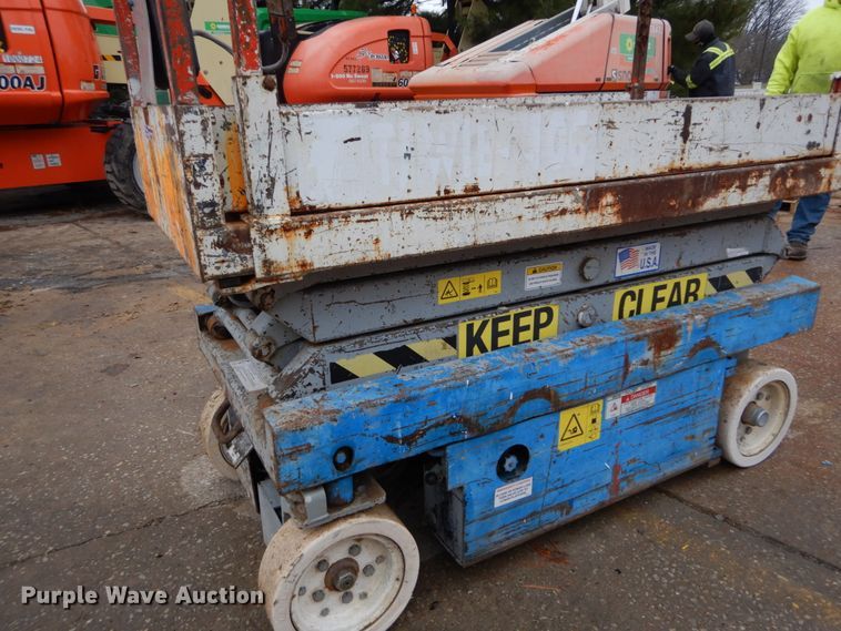 image for item GB9753 1992 Skyjack 3015 scissor lift