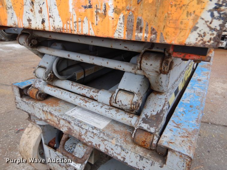image for item GB9753 1992 Skyjack 3015 scissor lift