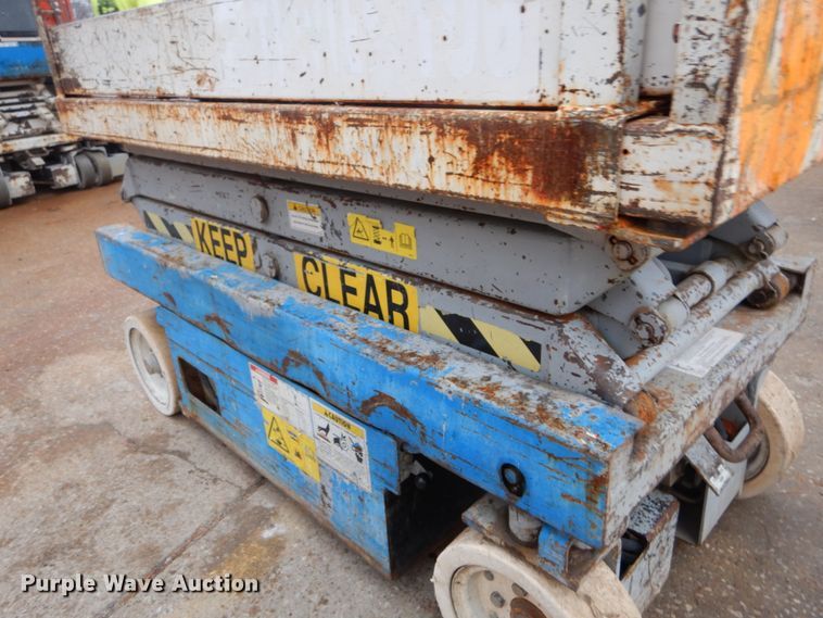 image for item GB9753 1992 Skyjack 3015 scissor lift