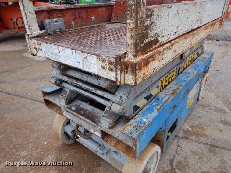 image for item GB9753 1992 Skyjack 3015 scissor lift