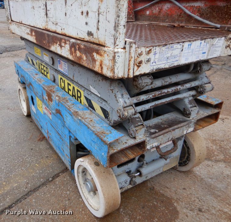 image for item GB9753 1992 Skyjack 3015 scissor lift