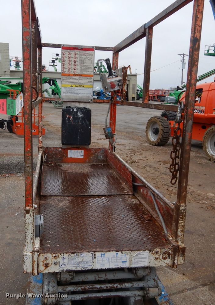 image for item GB9753 1992 Skyjack 3015 scissor lift