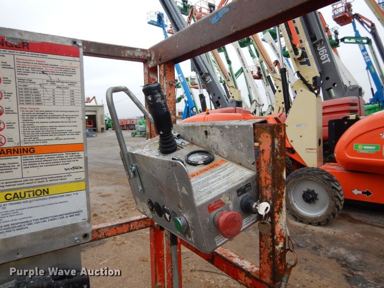 image for item GB9753 1992 Skyjack 3015 scissor lift