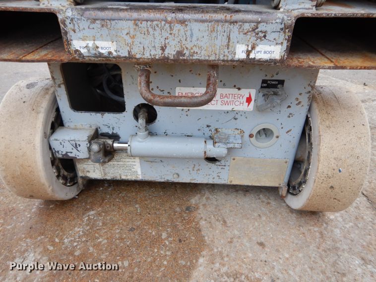 image for item GB9753 1992 Skyjack 3015 scissor lift