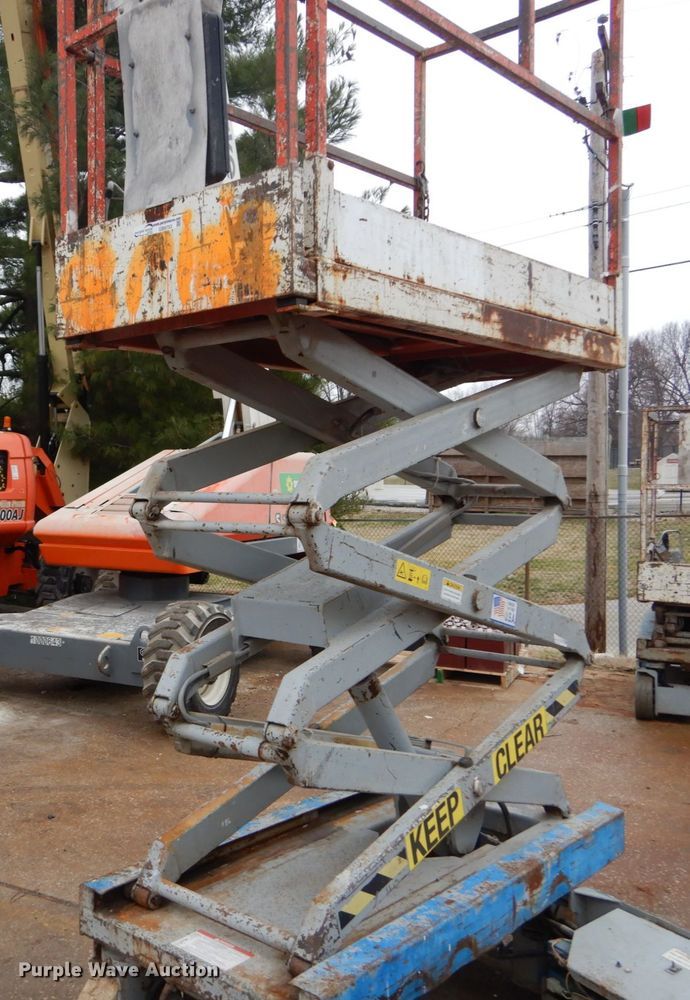 image for item GB9753 1992 Skyjack 3015 scissor lift