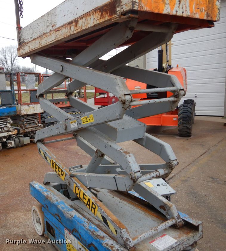 image for item GB9753 1992 Skyjack 3015 scissor lift