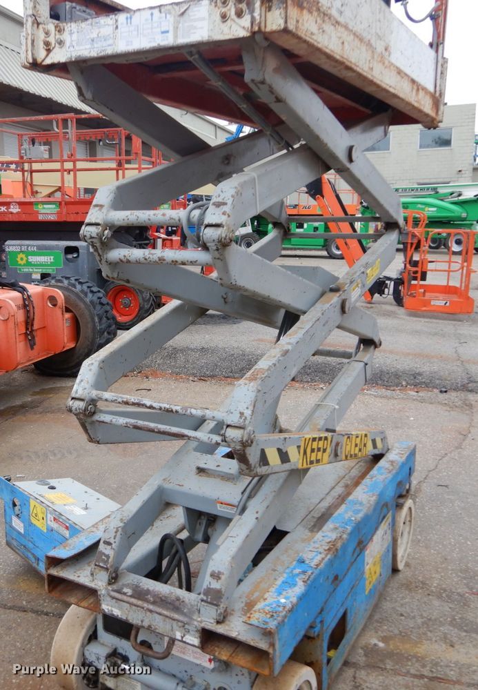 image for item GB9753 1992 Skyjack 3015 scissor lift