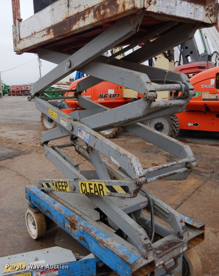 image for item GB9753 1992 Skyjack 3015 scissor lift
