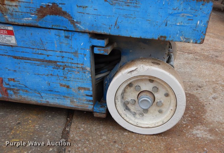 image for item GB9753 1992 Skyjack 3015 scissor lift