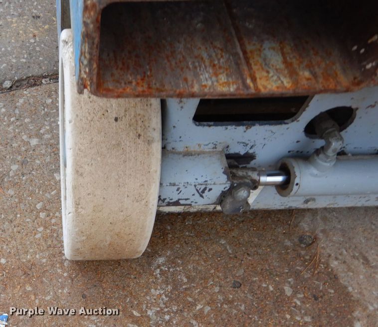 image for item GB9753 1992 Skyjack 3015 scissor lift