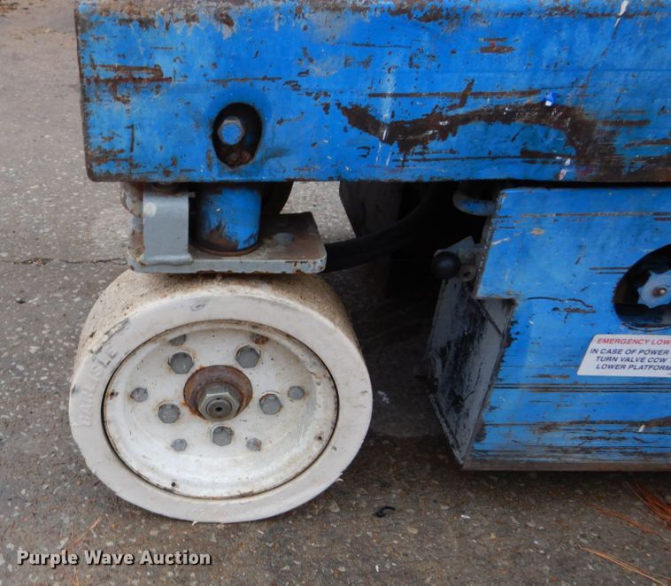 image for item GB9753 1992 Skyjack 3015 scissor lift
