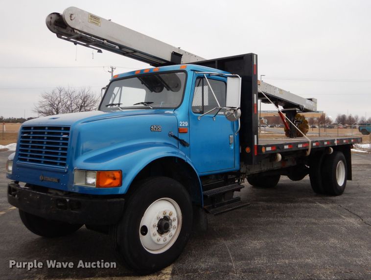 image for item GB9763 1995 International 4700 dump flatbed truck with conveyor