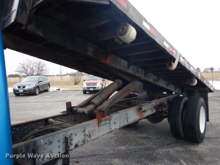 image for item GB9763 1995 International 4700 dump flatbed truck with conveyor