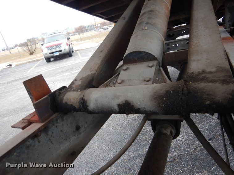 image for item GB9763 1995 International 4700 dump flatbed truck with conveyor