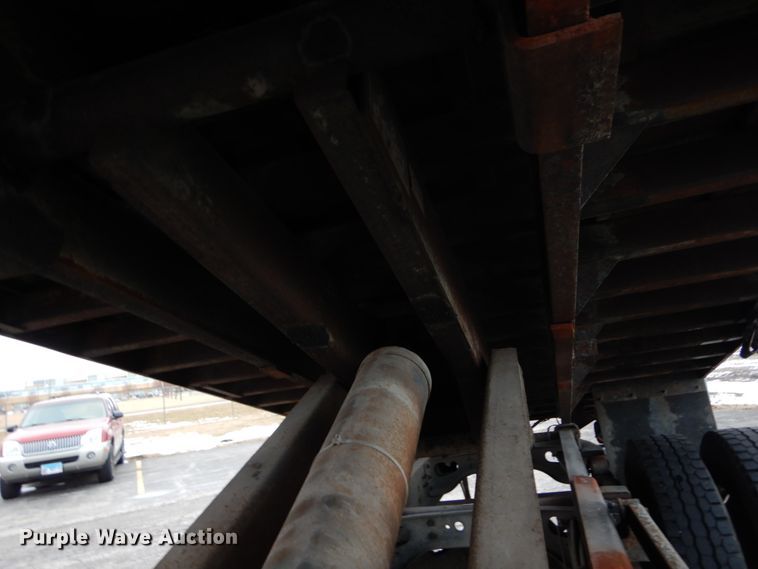 image for item GB9763 1995 International 4700 dump flatbed truck with conveyor