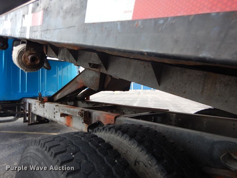 image for item GB9763 1995 International 4700 dump flatbed truck with conveyor
