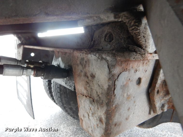 image for item GB9763 1995 International 4700 dump flatbed truck with conveyor