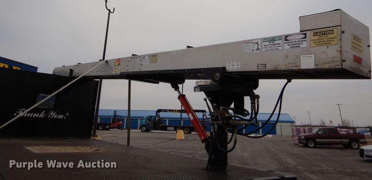 image for item GB9763 1995 International 4700 dump flatbed truck with conveyor