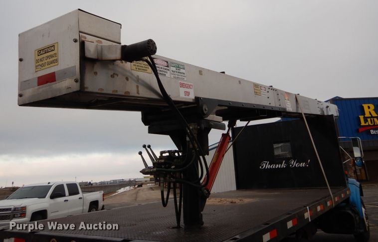 image for item GB9763 1995 International 4700 dump flatbed truck with conveyor