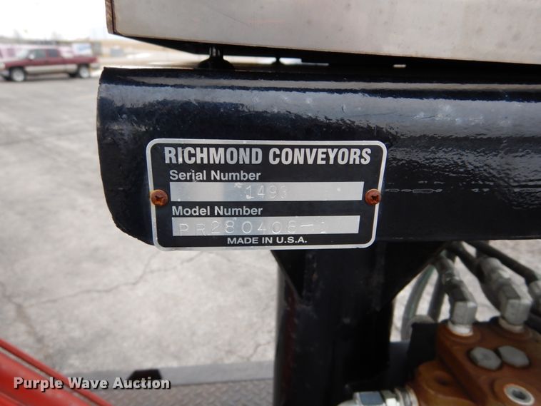 image for item GB9763 1995 International 4700 dump flatbed truck with conveyor