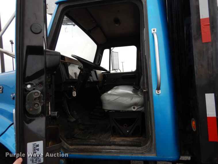 image for item GB9763 1995 International 4700 dump flatbed truck with conveyor