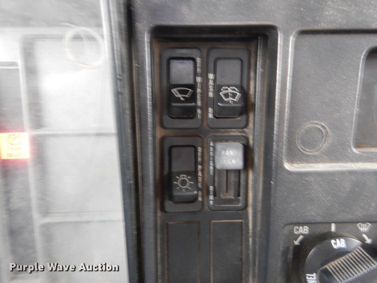 image for item GB9763 1995 International 4700 dump flatbed truck with conveyor