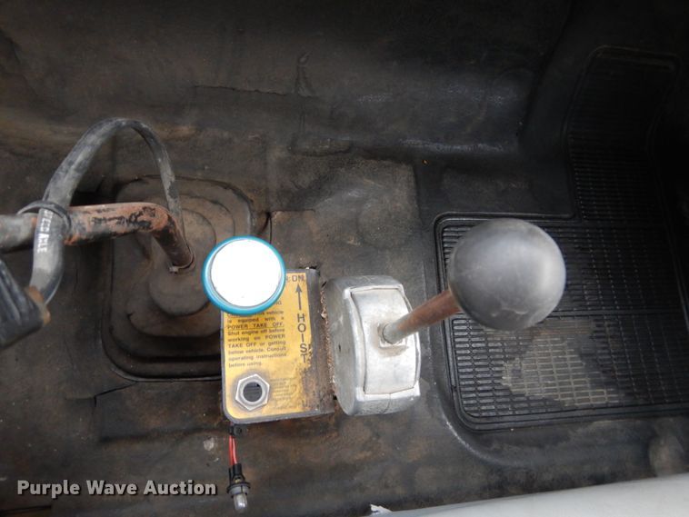 image for item GB9763 1995 International 4700 dump flatbed truck with conveyor