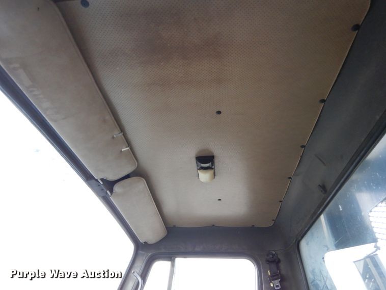 image for item GB9763 1995 International 4700 dump flatbed truck with conveyor