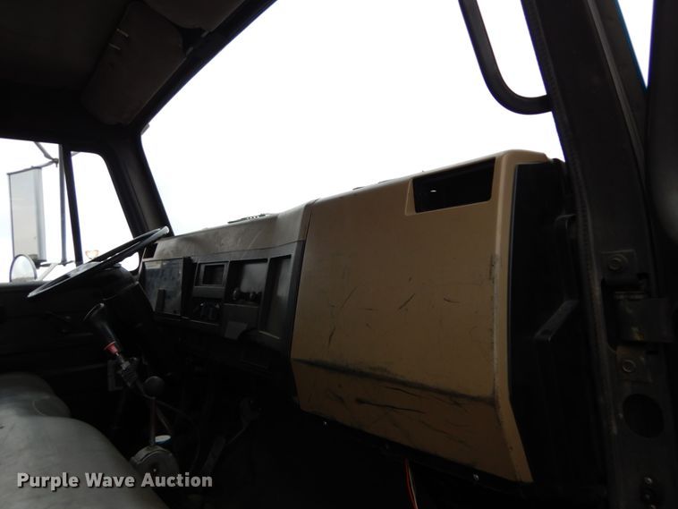 image for item GB9763 1995 International 4700 dump flatbed truck with conveyor