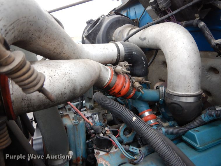 image for item GB9763 1995 International 4700 dump flatbed truck with conveyor