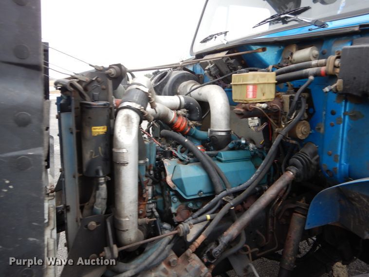 image for item GB9763 1995 International 4700 dump flatbed truck with conveyor