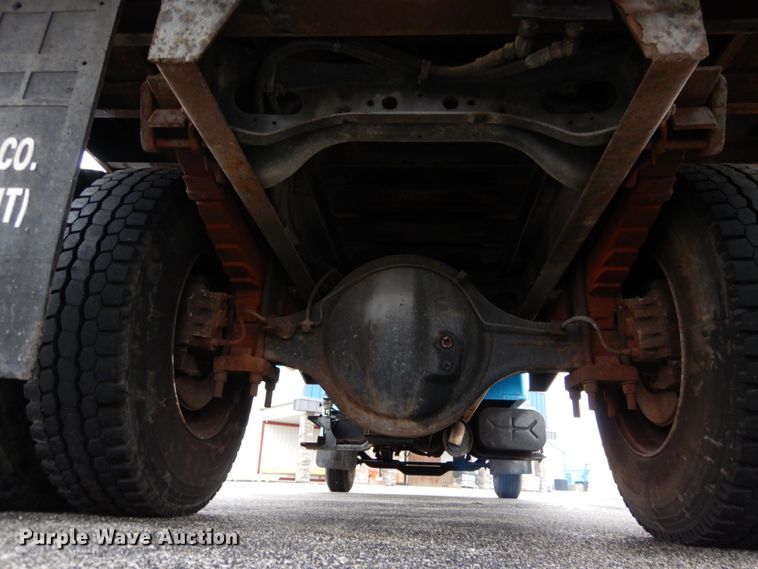 image for item GB9763 1995 International 4700 dump flatbed truck with conveyor