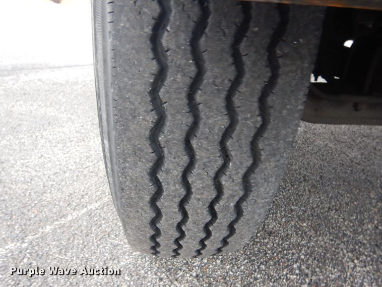 image for item GB9763 1995 International 4700 dump flatbed truck with conveyor