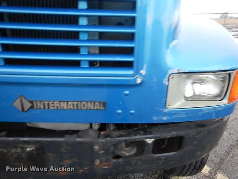 image for item GB9763 1995 International 4700 dump flatbed truck with conveyor