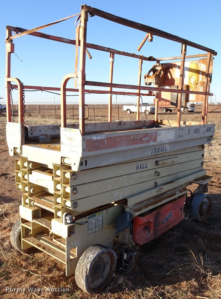 image for item GC9156 JLG 3246ES scissor lift