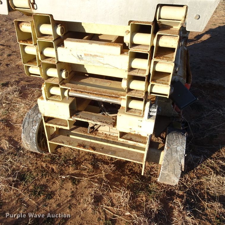 image for item GC9156 JLG 3246ES scissor lift