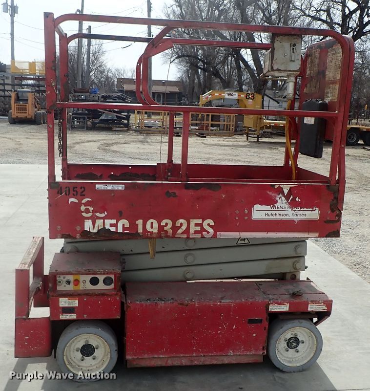image for item GF9731 Mec 1932ES scissor lift