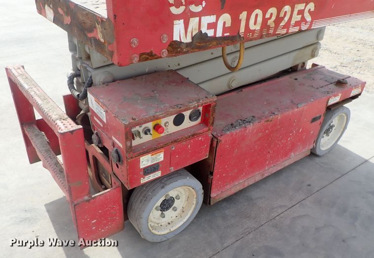 image for item GF9731 Mec 1932ES scissor lift