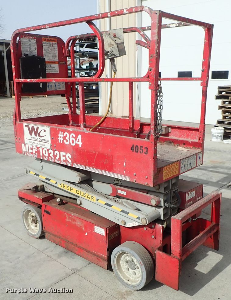 image for item GF9732 Mec 1932ES scissor lift