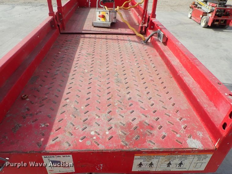 image for item GF9733 Mec 2633ES scissor lift