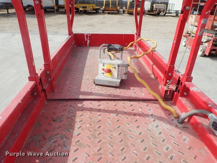 image for item GF9733 Mec 2633ES scissor lift