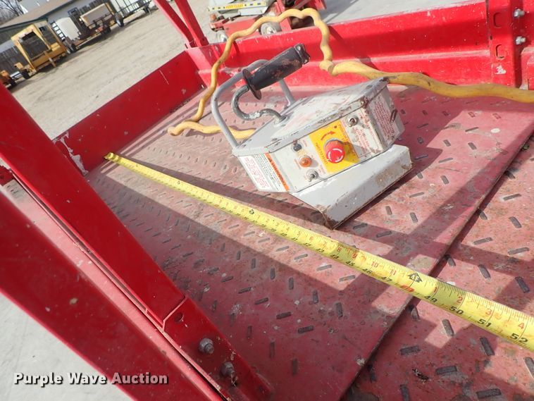 image for item GF9733 Mec 2633ES scissor lift