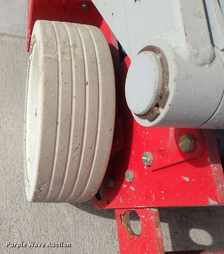 image for item GF9733 Mec 2633ES scissor lift