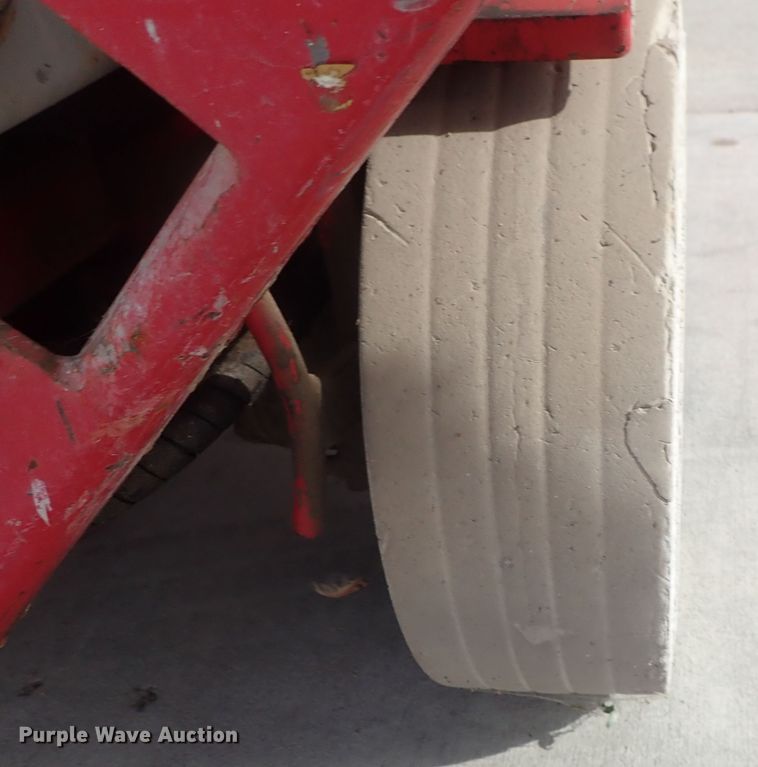 image for item GF9733 Mec 2633ES scissor lift