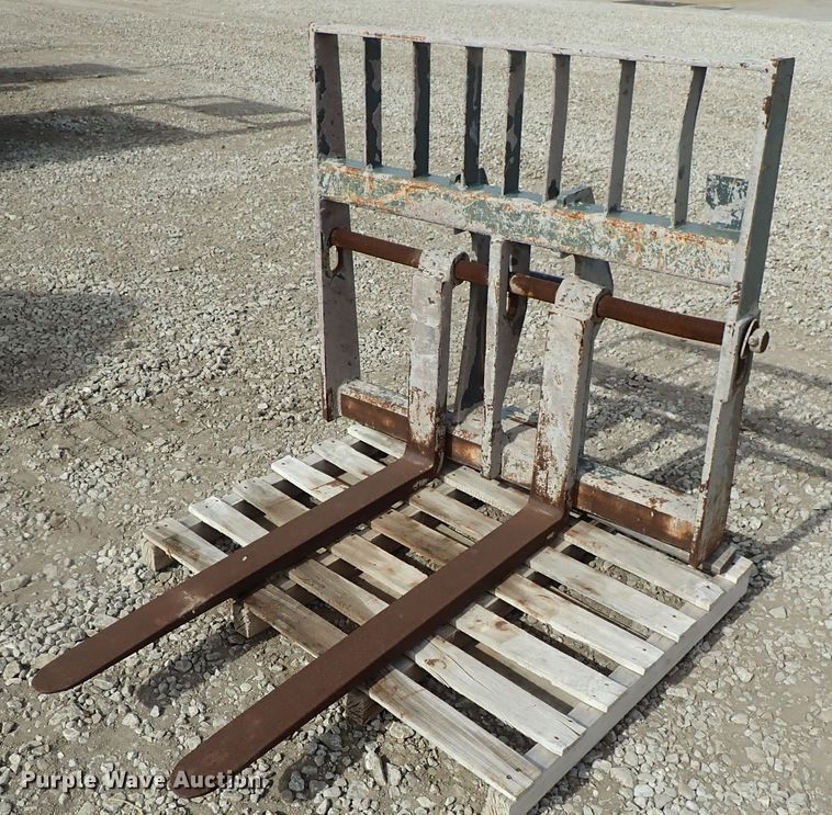 image for item GF9735 Gehl Mustang telehandler carriage